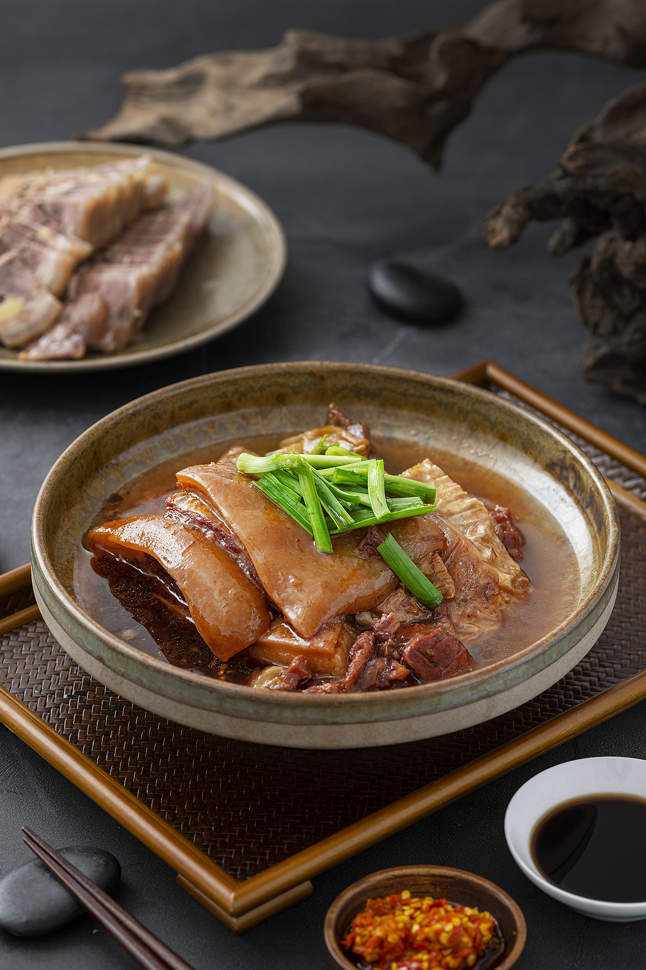  br>埤城羊肉的制作工艺十分讲究,选料严格,材质娇嫩,佐料齐全,火候得