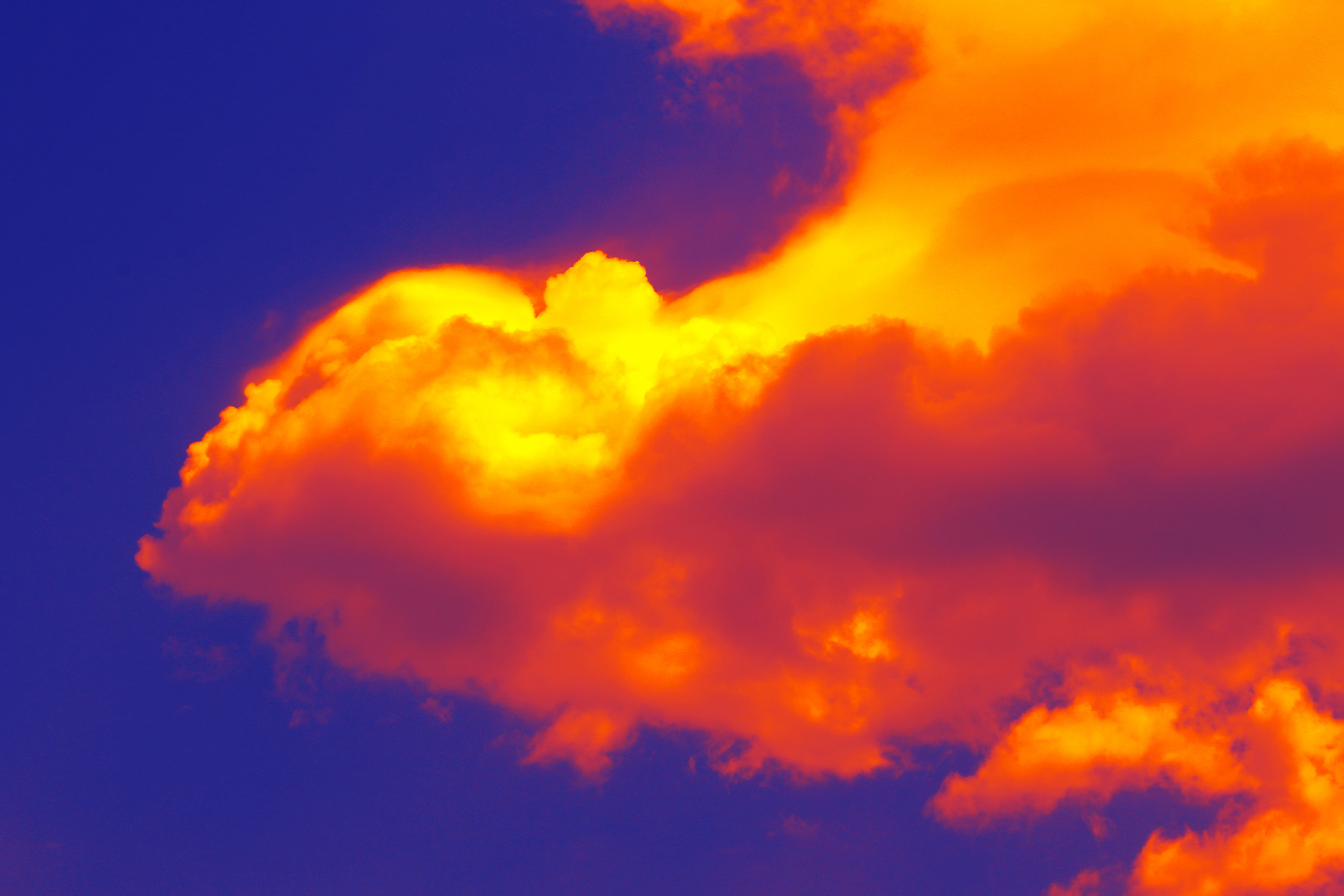 天空中奇幻的云朵