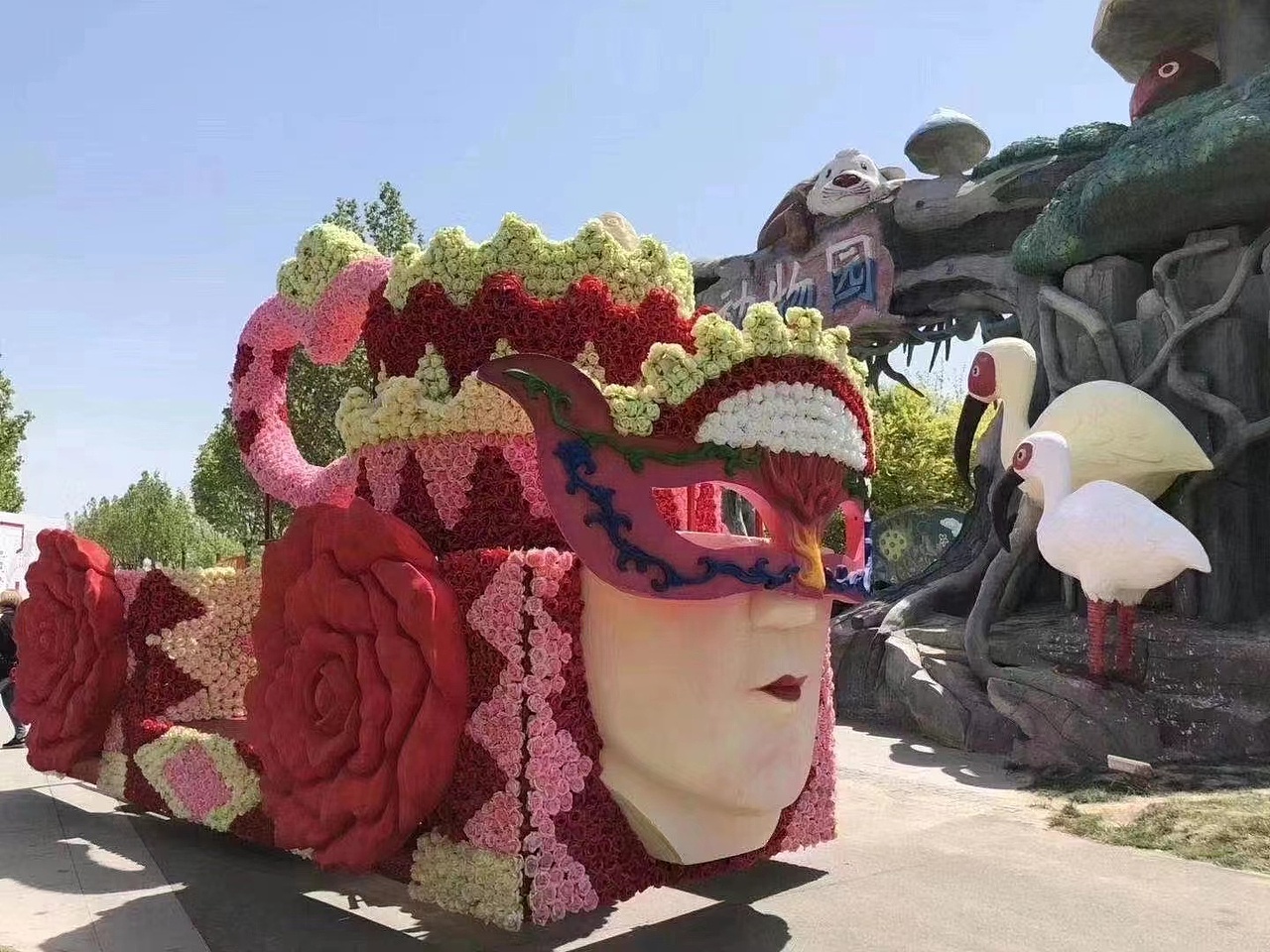 主题公园主流演艺巡游花车