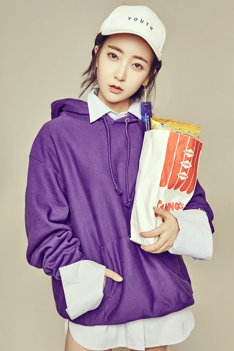 艺人费伟妮（图ZMTA2NzkzMTA0） - 人像摄影 - 站酷设计师漂白狗原创素材 - 站酷ZCOOL