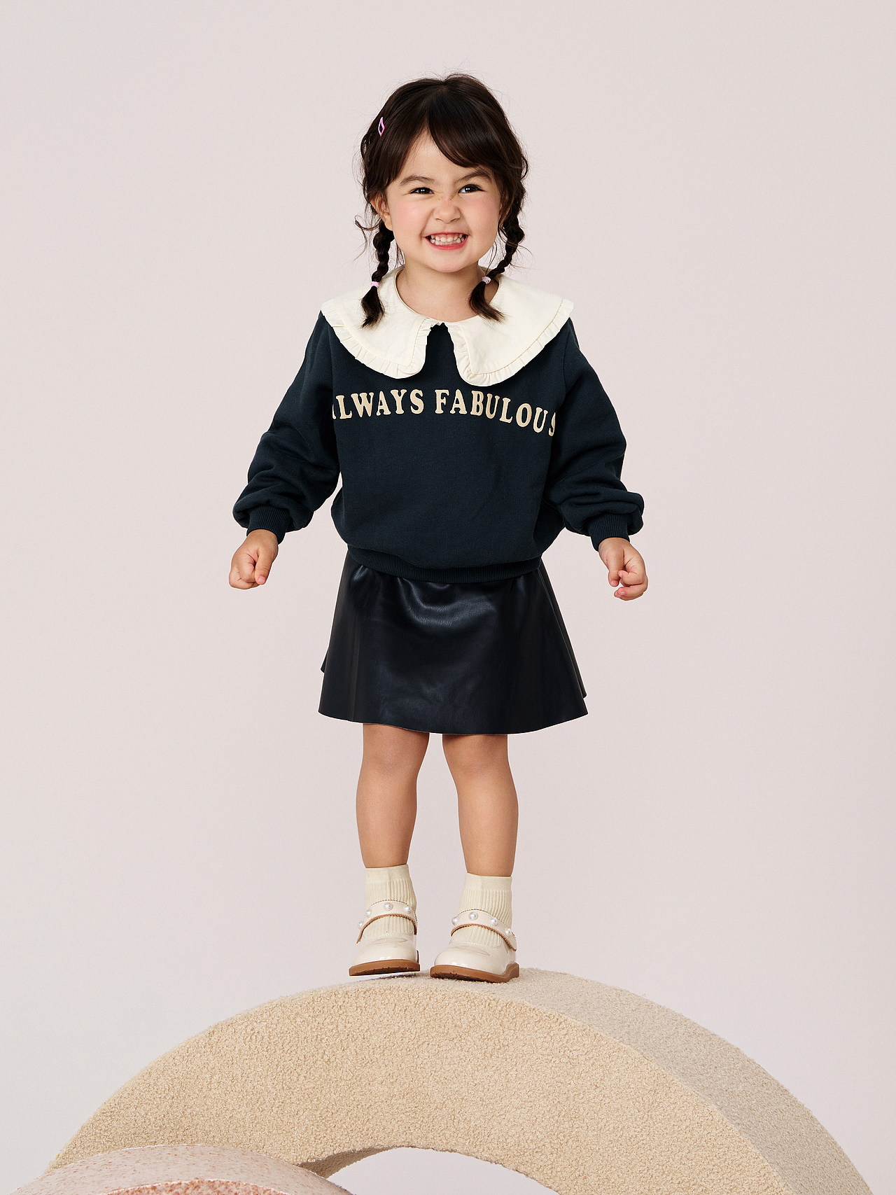 holakids x paucillar 2023a/w 鞋子拍摄