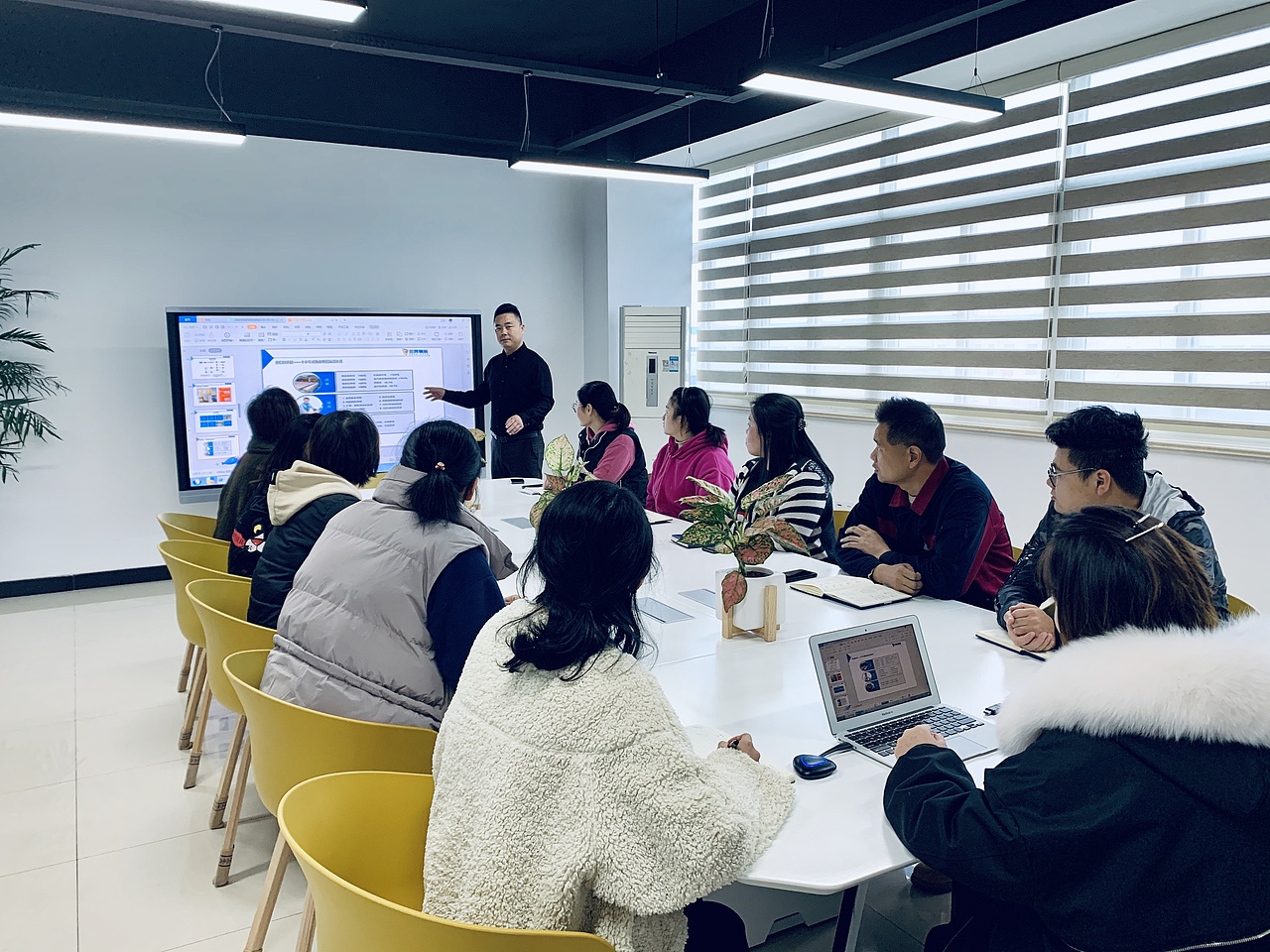 远辉物流企业文化植入系统设计—博邦办公环境设计作品（图ZMjM2MDA3NjAw） - 海报 - 站酷设计师无锡博邦品牌设计原创素材 - 站酷ZCOOL