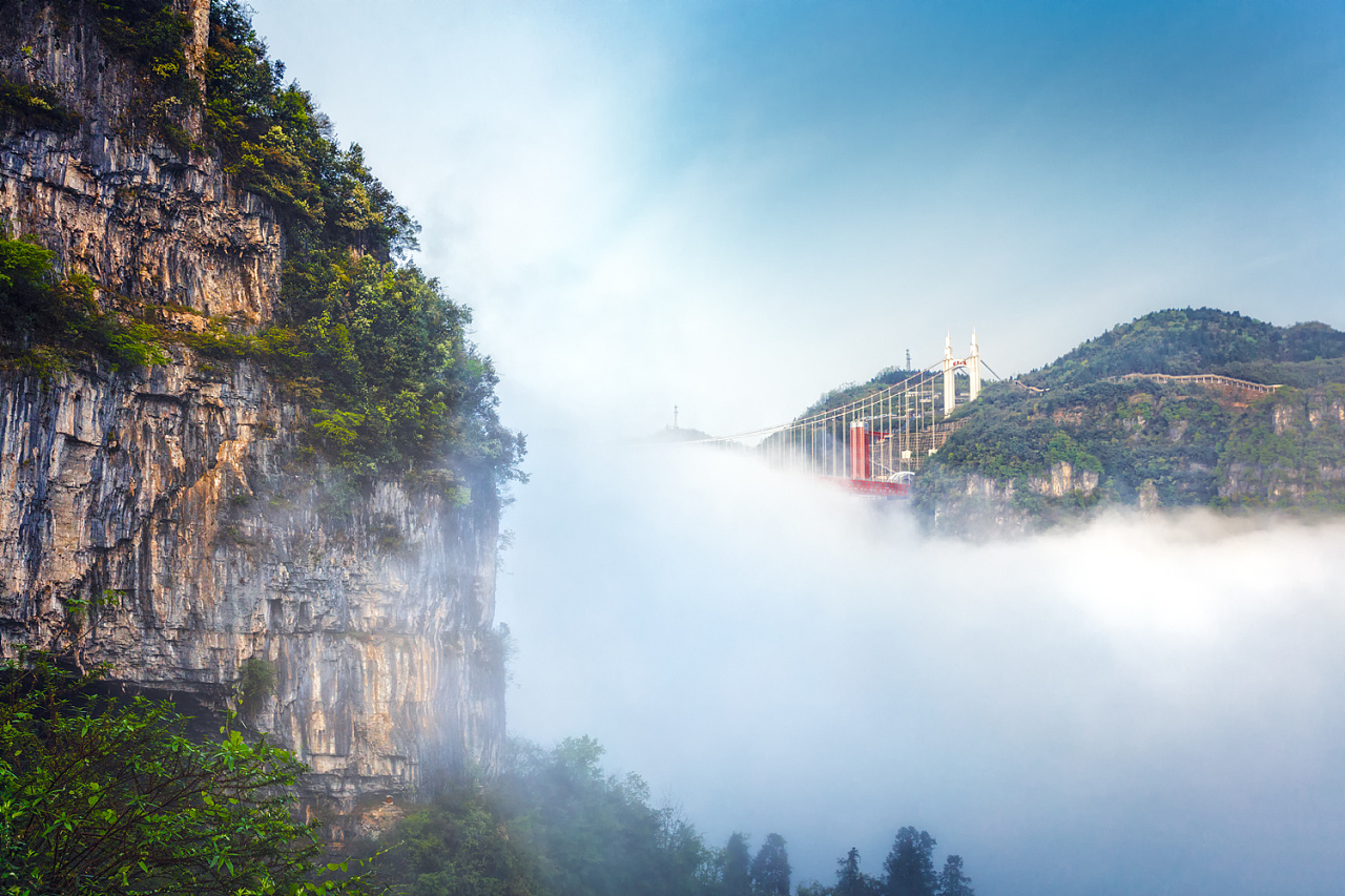 晨雾中的矮寨大桥