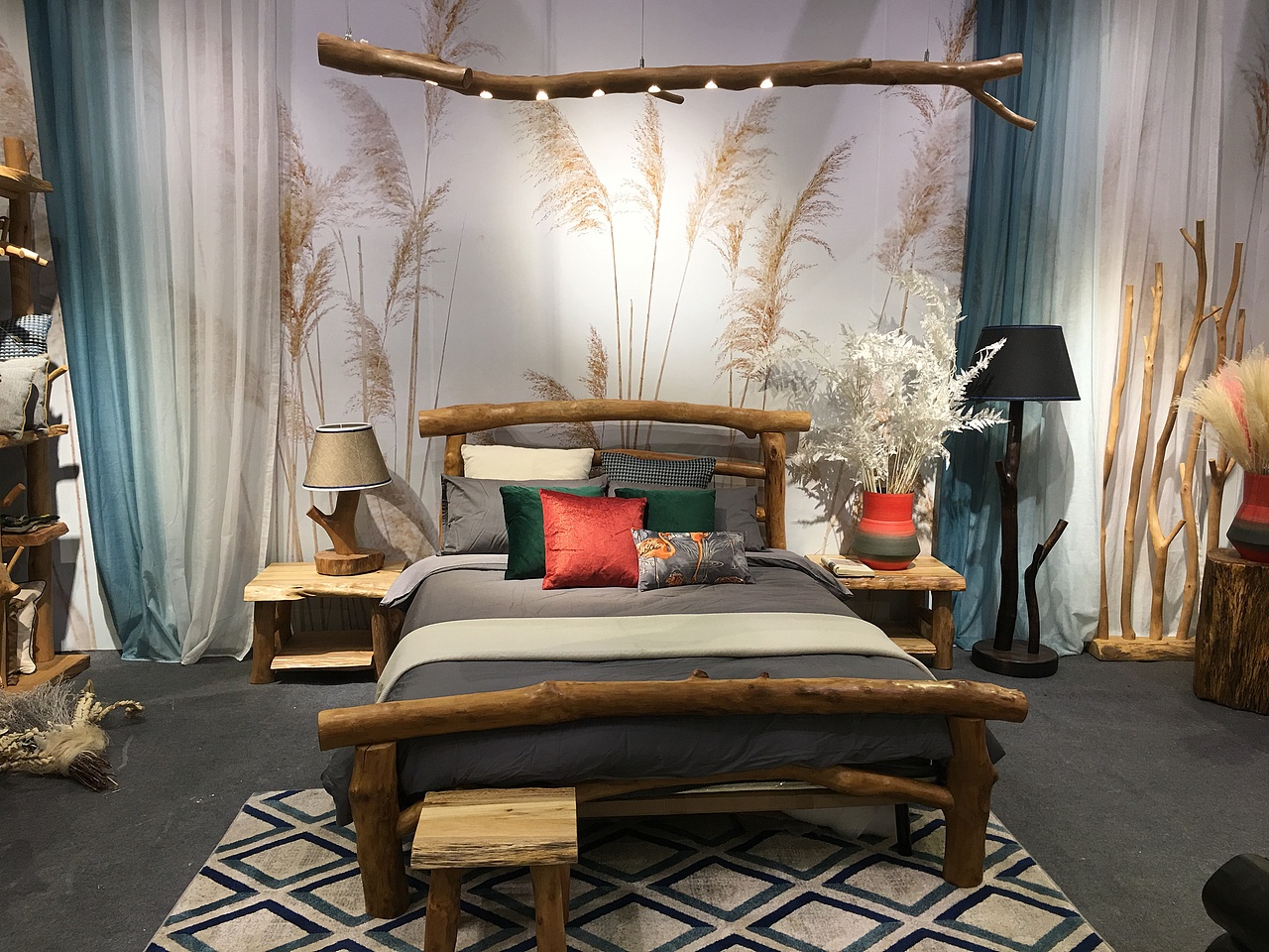 上海摩登时尚家居展:大山无价原生态家具