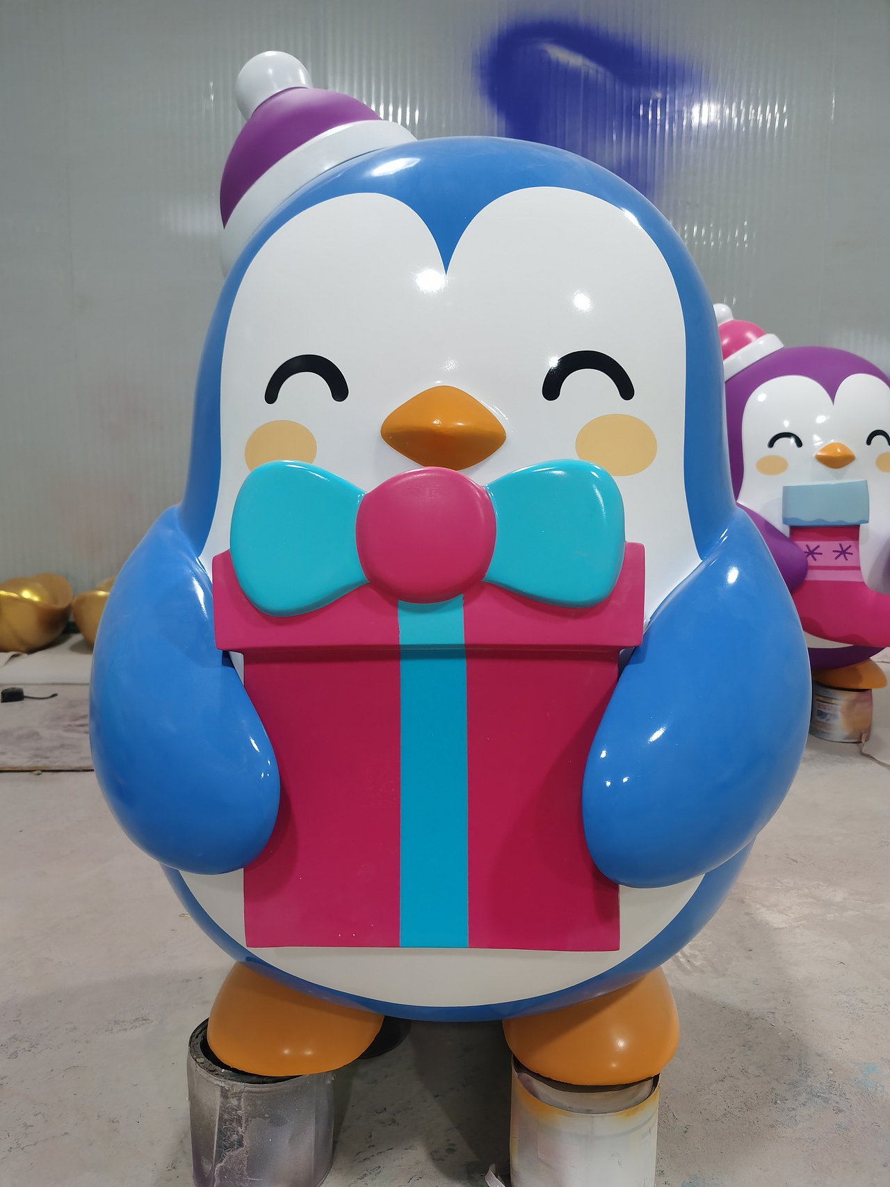 玻璃钢企鹅卡通雕塑圣诞节IP形象吉祥物人物卡通定制