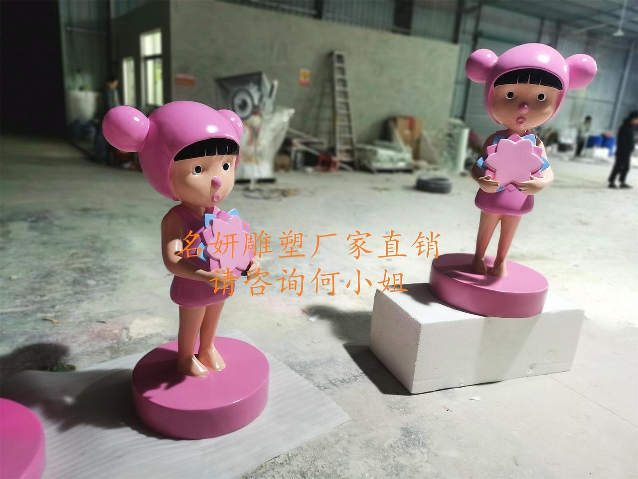 玻璃钢卡通花朵公仔雕塑在户外景观摆放脸上挂满了笑意