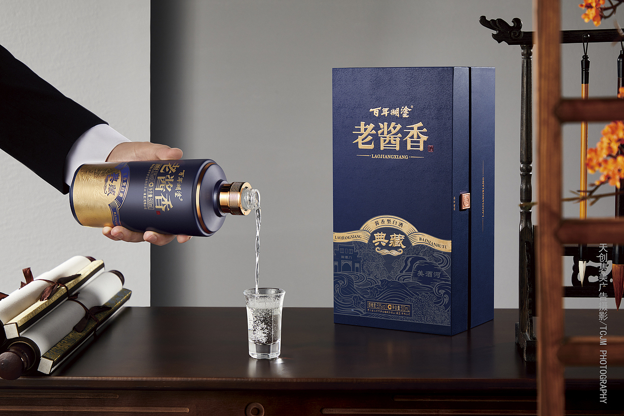 白酒拍摄｜百年糊涂·老酱香典藏（图ZMjg0NzQyODY0） - 产品摄影 - 站酷设计师天创隽美摄影tcjm原创素材 - 站酷ZCOOL