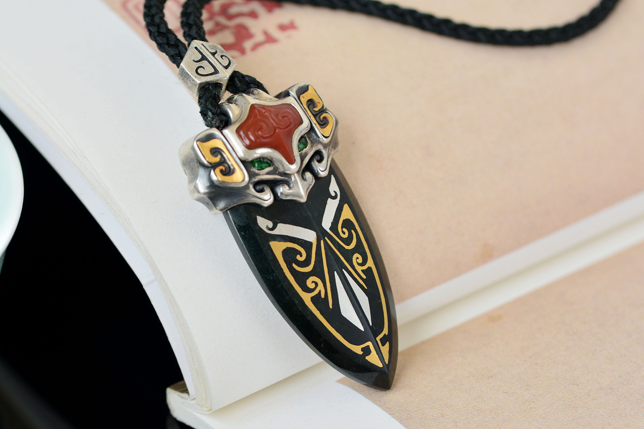 设计师作品|墨翠刑天盾吊坠错金