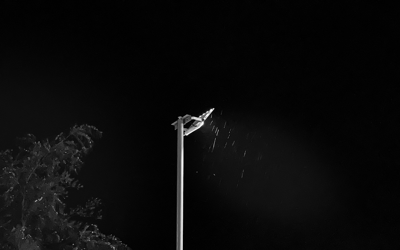 雨夜里的路灯