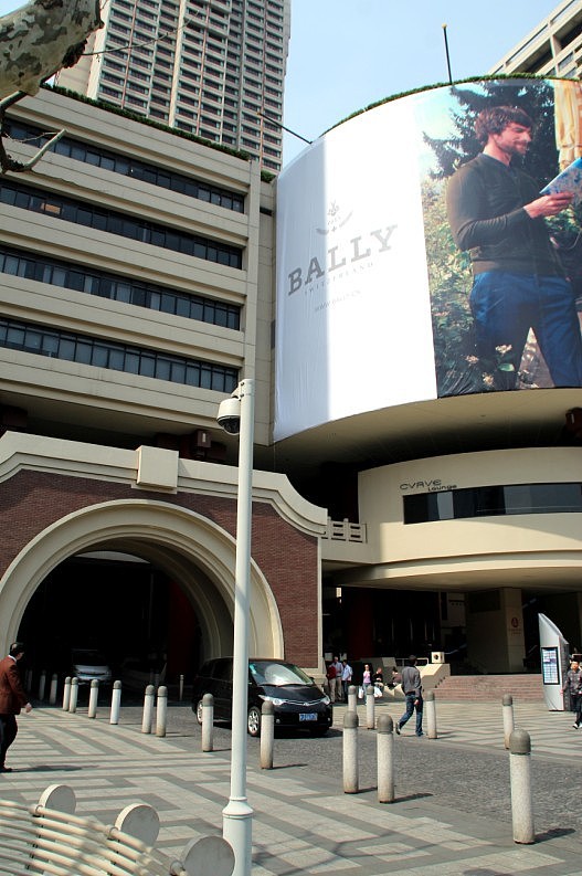 北京世贸天街 上海商城 丰田车展“棕色潮人”3D街头立体画街拍活动，金盛博创3D画团队出品（图ZNTY3Nzc3Ng==） - 其他三维 - 站酷设计师3D艺术馆3D壁画原创素材 - 站酷ZCOOL