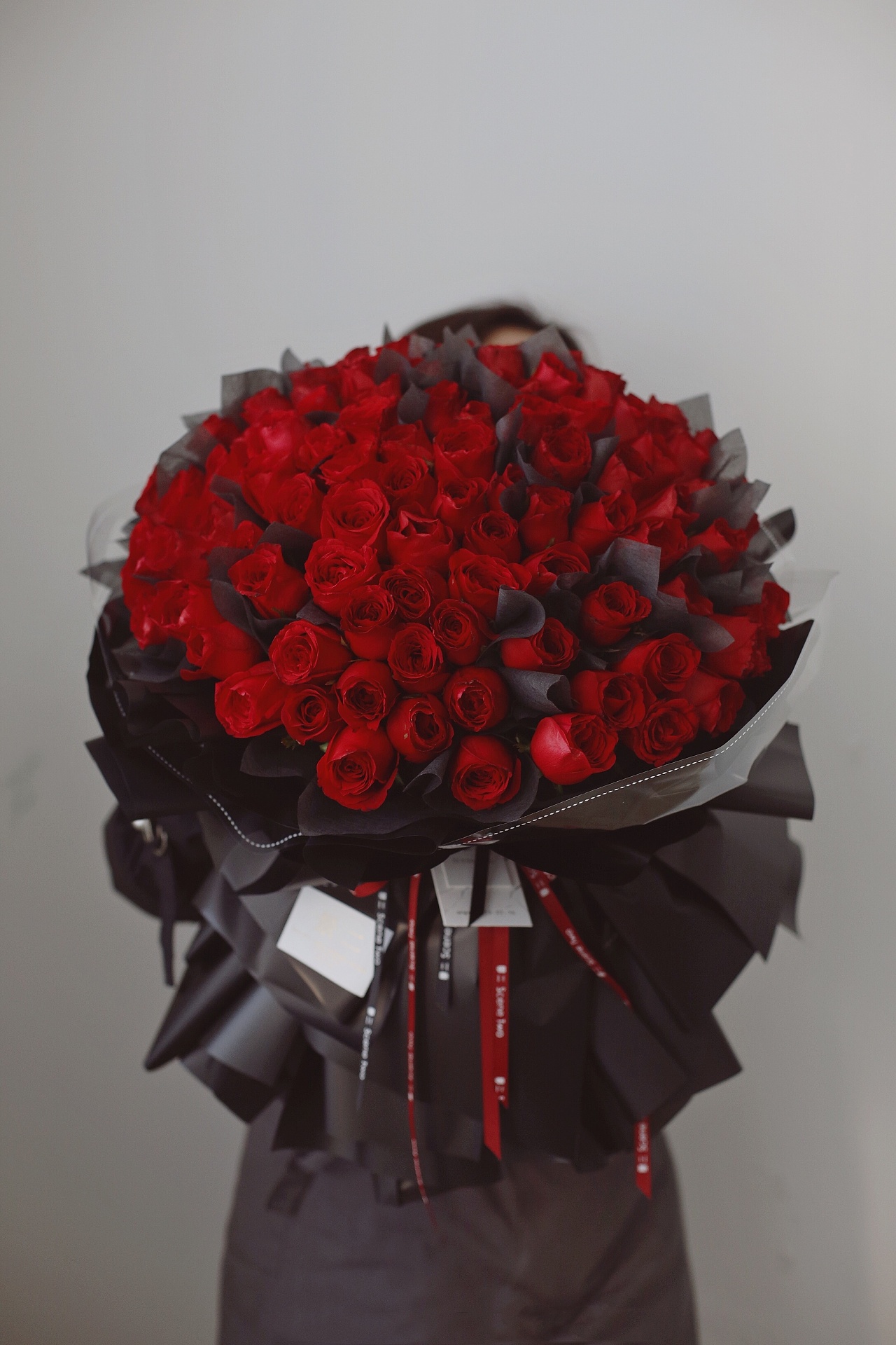 花束、红玫瑰花束、99朵红玫瑰花束_李诗丹妮儿_花艺-站酷ZCOOL