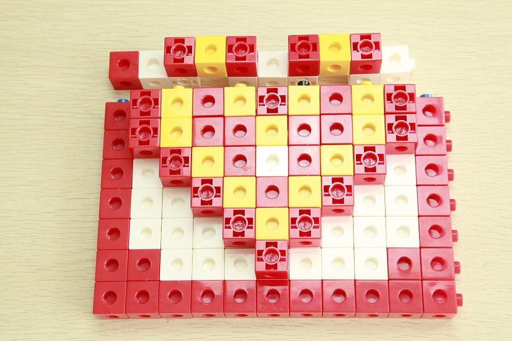 一款简单的玩具组装定格动画制作。