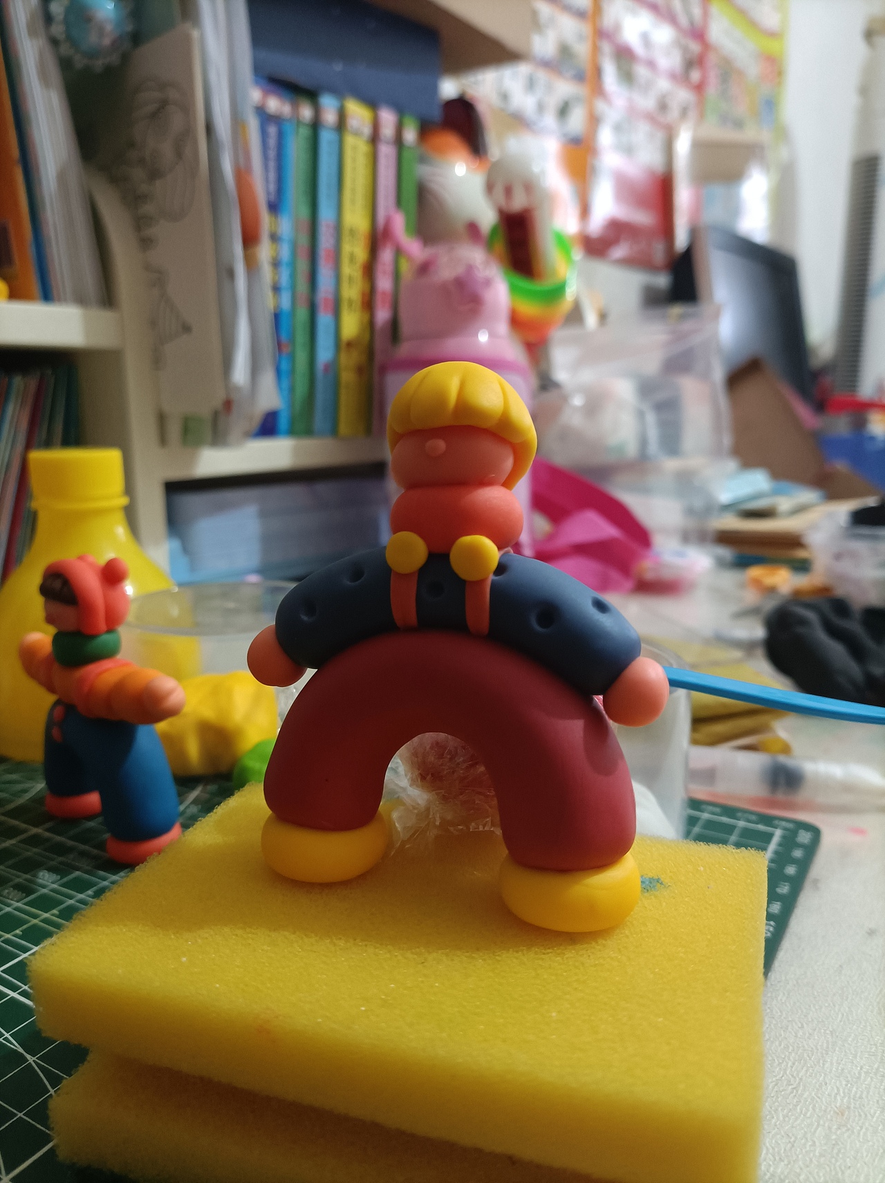 年过三十的我,只能学着别人的样子捏粘土