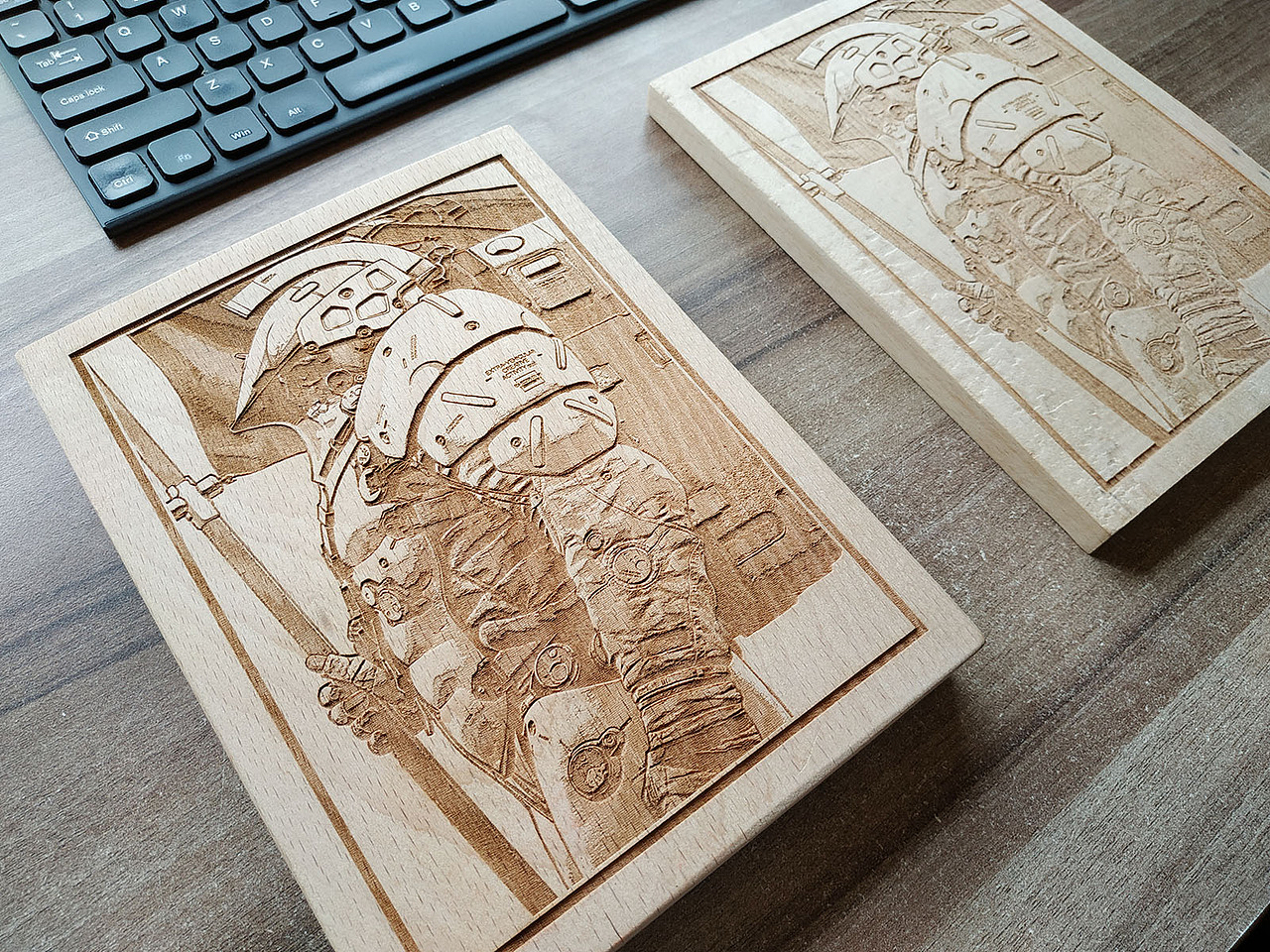 小岛秀夫工作室logo全身像激光雕刻画