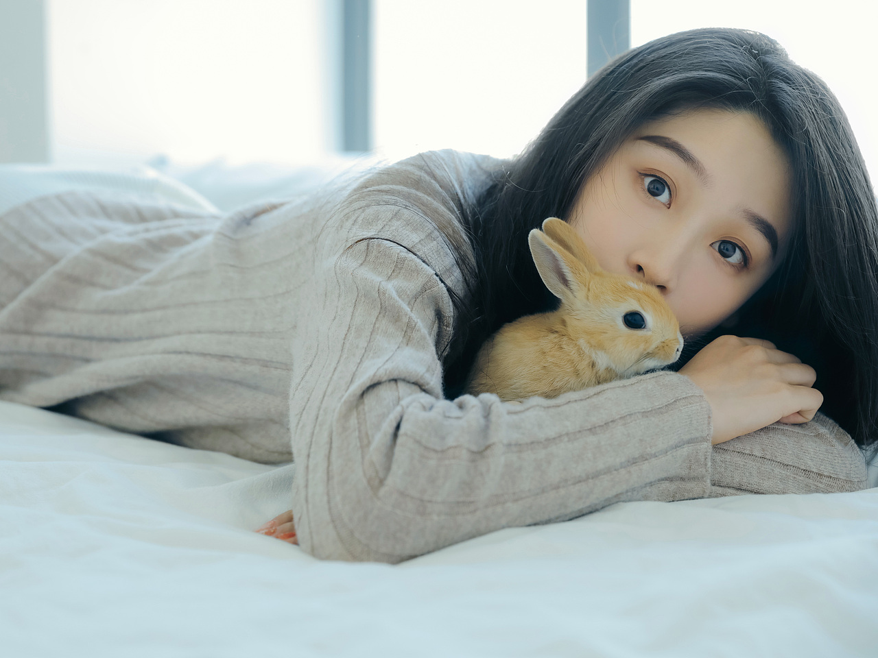 害羞的兔兔（图ZMjQyNTUzMDM2） - 人像摄影 - 站酷设计师ARTLee小杰原创素材 - 站酷ZCOOL