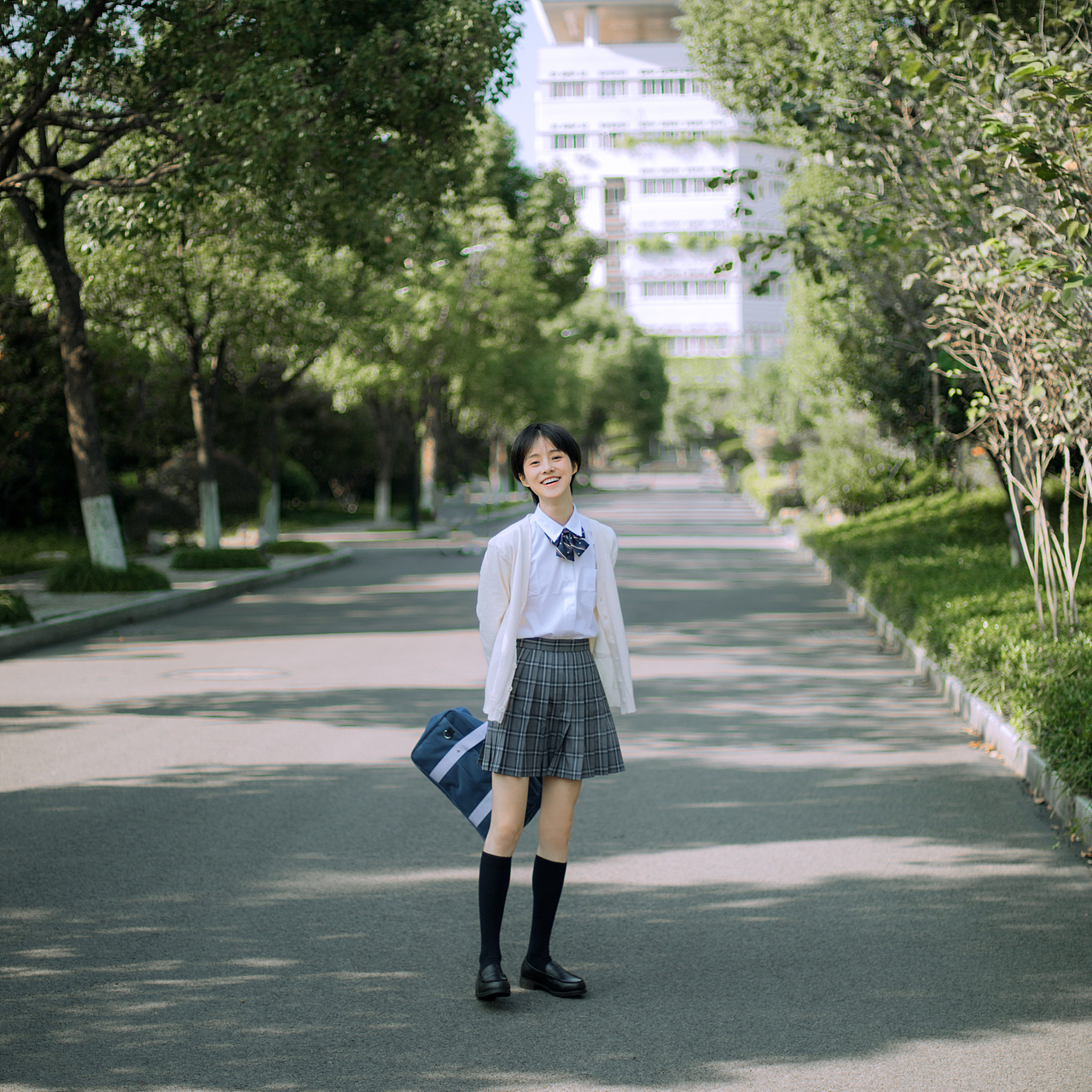 キャンパスの午後（图ZOTUyNDM4Mjg=） - 人像摄影 - 站酷设计师路汉久原创素材 - 站酷ZCOOL