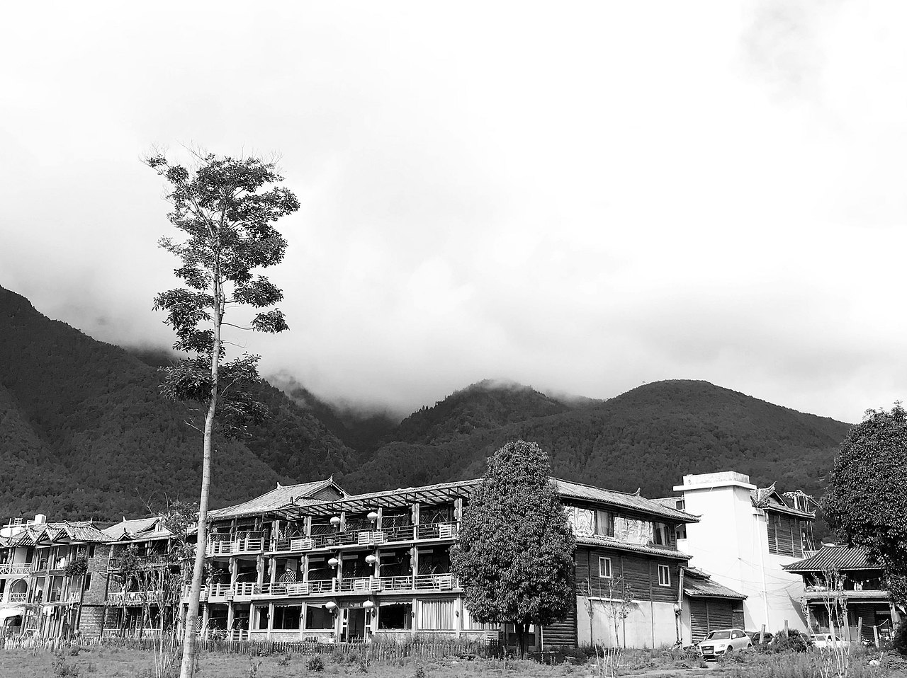 阴天中的彩云之南