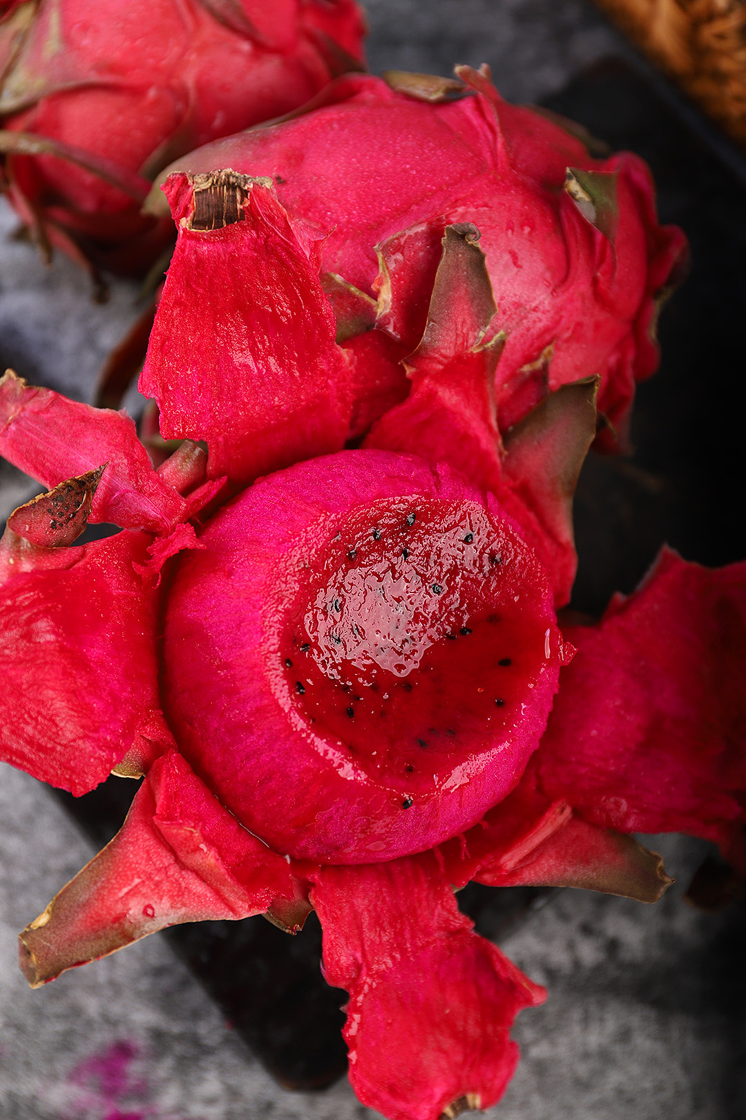 红心火龙果丨国产火龙果也有极品|摄影|产品摄影|陈默工作室_原创作品