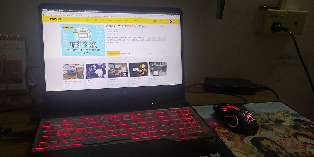 记录一下还没毕业的今天！这是我简陋的办公桌......（图ZMjE3NTA4OTIw） - 人文/纪实摄影 - 站酷设计师涂尘原创素材 - 站酷ZCOOL