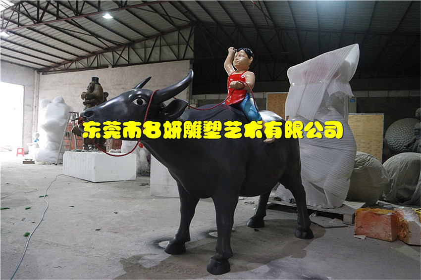 风水学里的吉祥物能财运更加旺盛玻璃钢风水牛雕塑摆件
