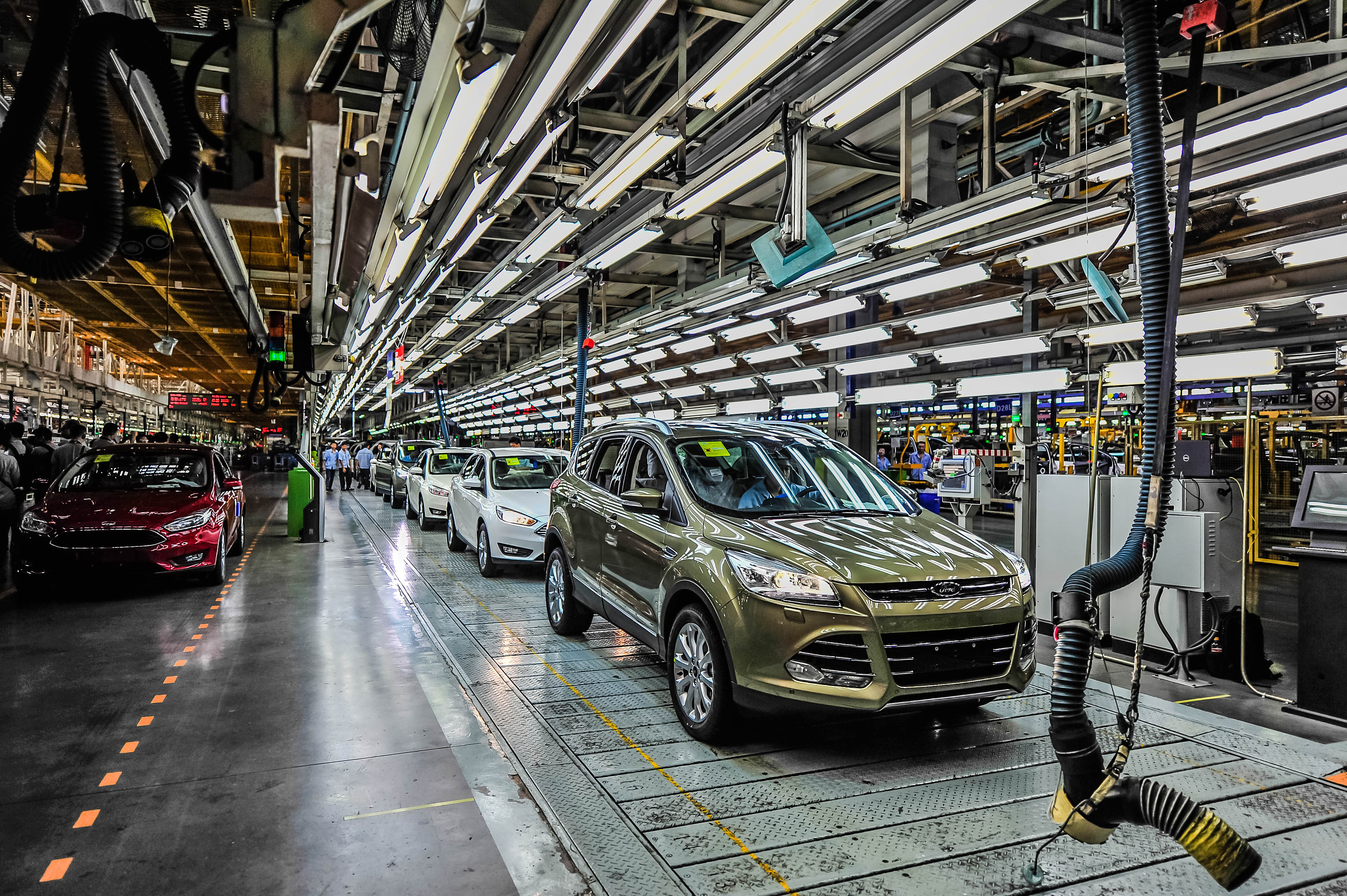 走进工业王国---长安福特二工厂总装车间