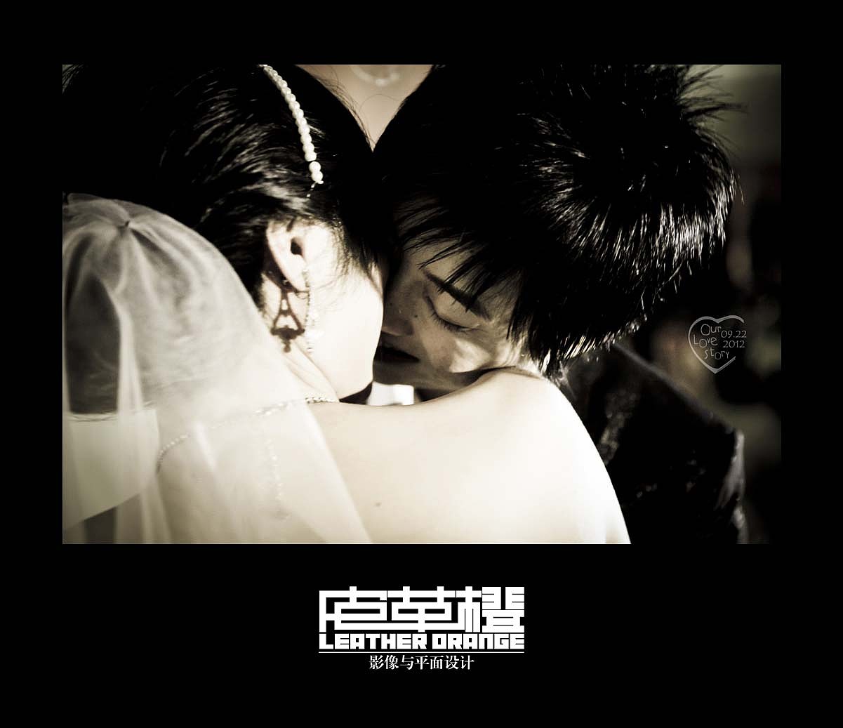 发现瞬间的感动,轻轻记录下您的婚礼的每一个细节——皮革橙影像与平面设计。