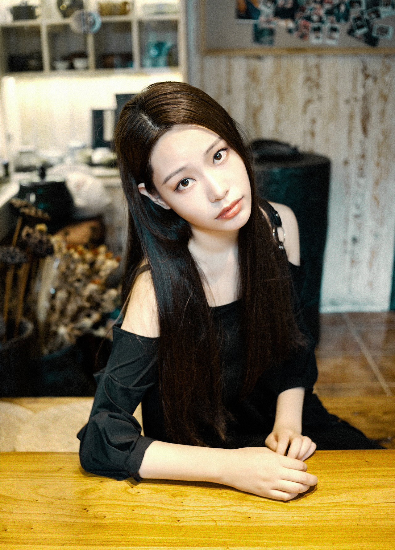 去年的这一天,应该是两个人。