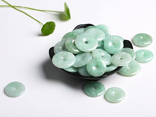 批量翡翠平安扣