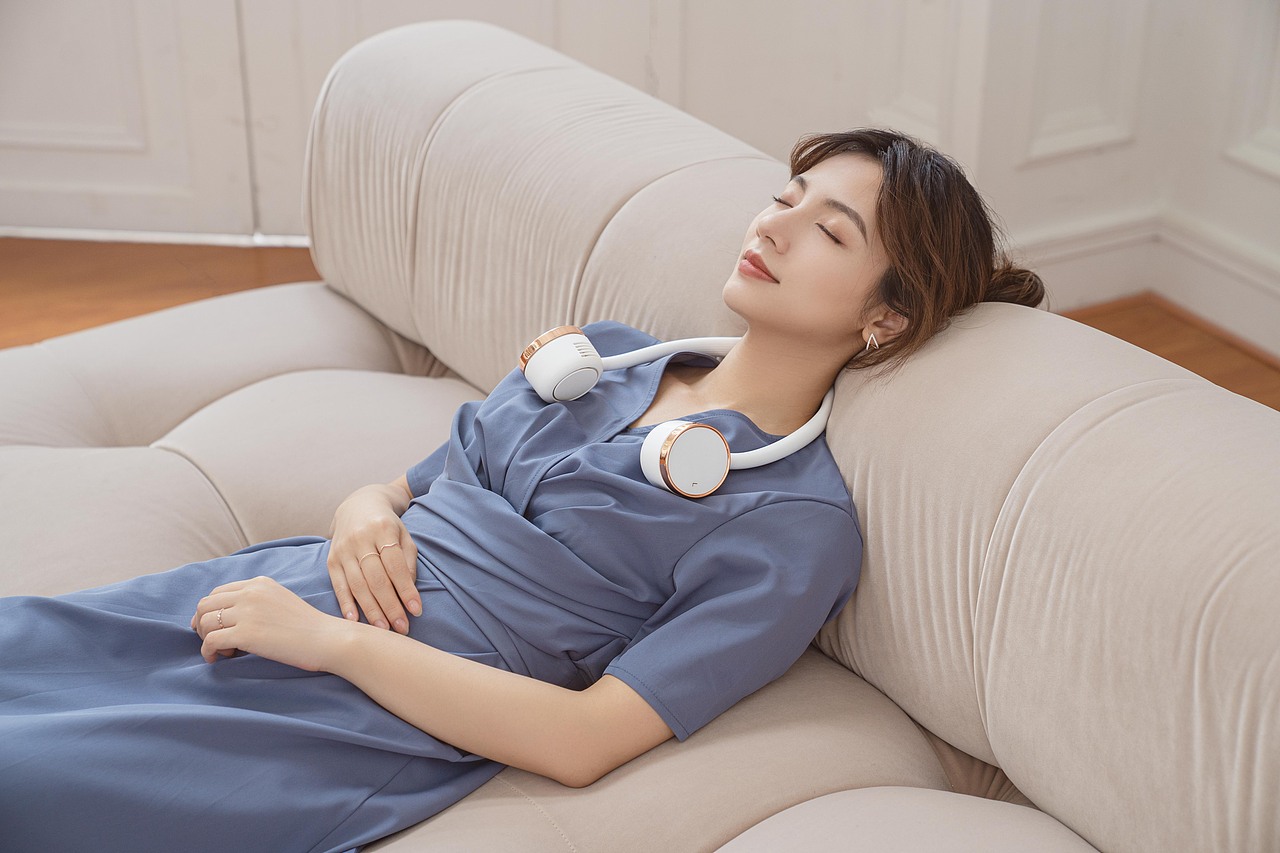 品牌案例丨挂脖风扇（图ZMjQ3MDYyNTk2） - 产品摄影 - 站酷设计师非凡像牛仔原创素材 - 站酷ZCOOL