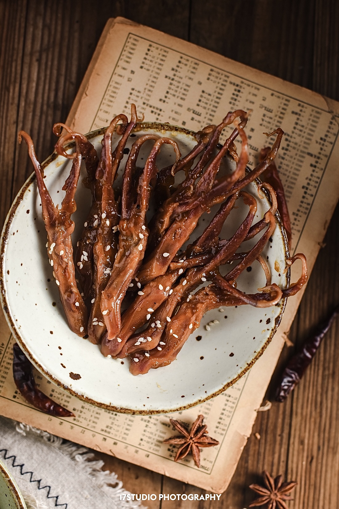 食物拍摄——鸭舌，凤爪和腊肠