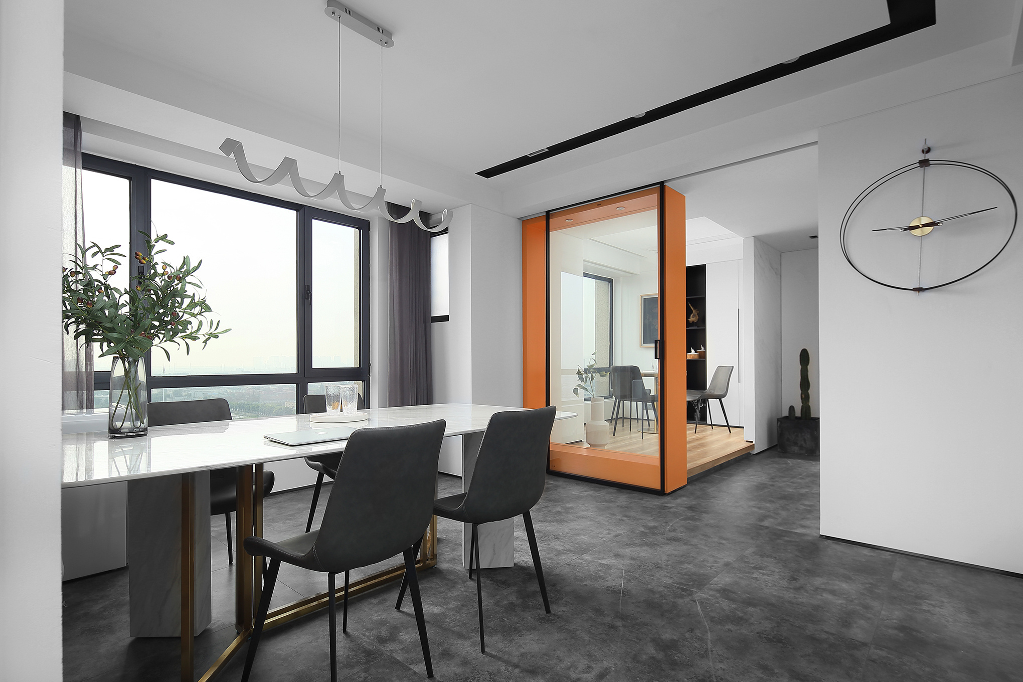 让生活和工作同框「单身公寓 改造居家般设计工作室」