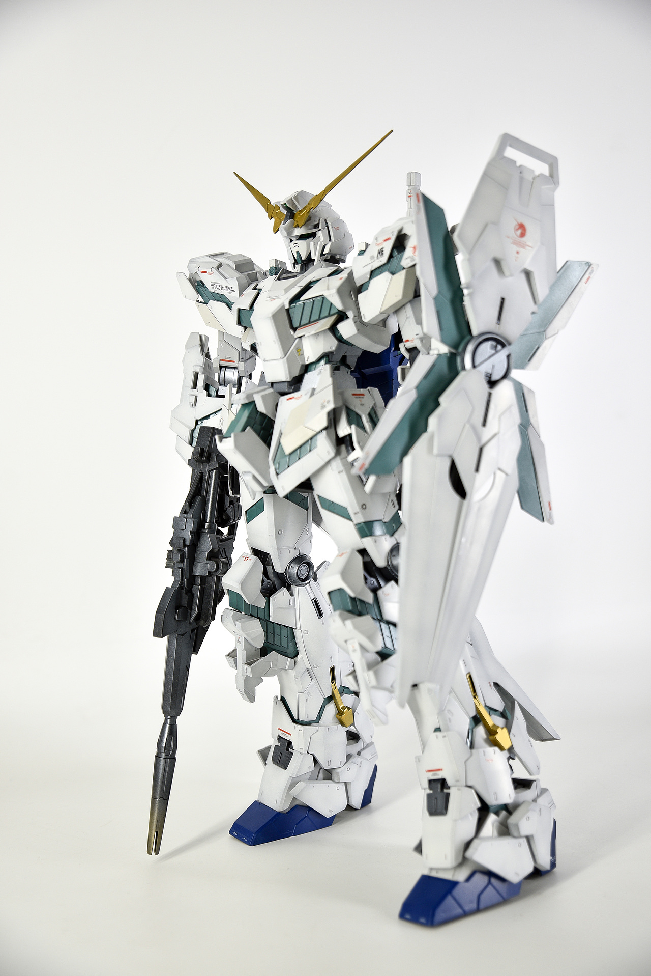 万代mega独角兽高达模型48:1喷涂