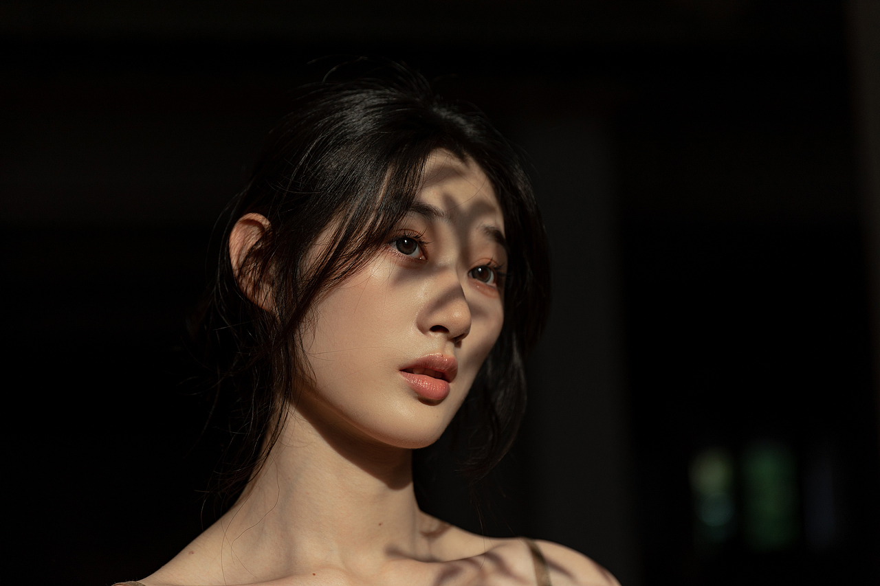 藏在暗处的光（图ZMzE1MjMyMjM2） - 人像摄影 - 站酷设计师茶底zzz原创素材 - 站酷ZCOOL