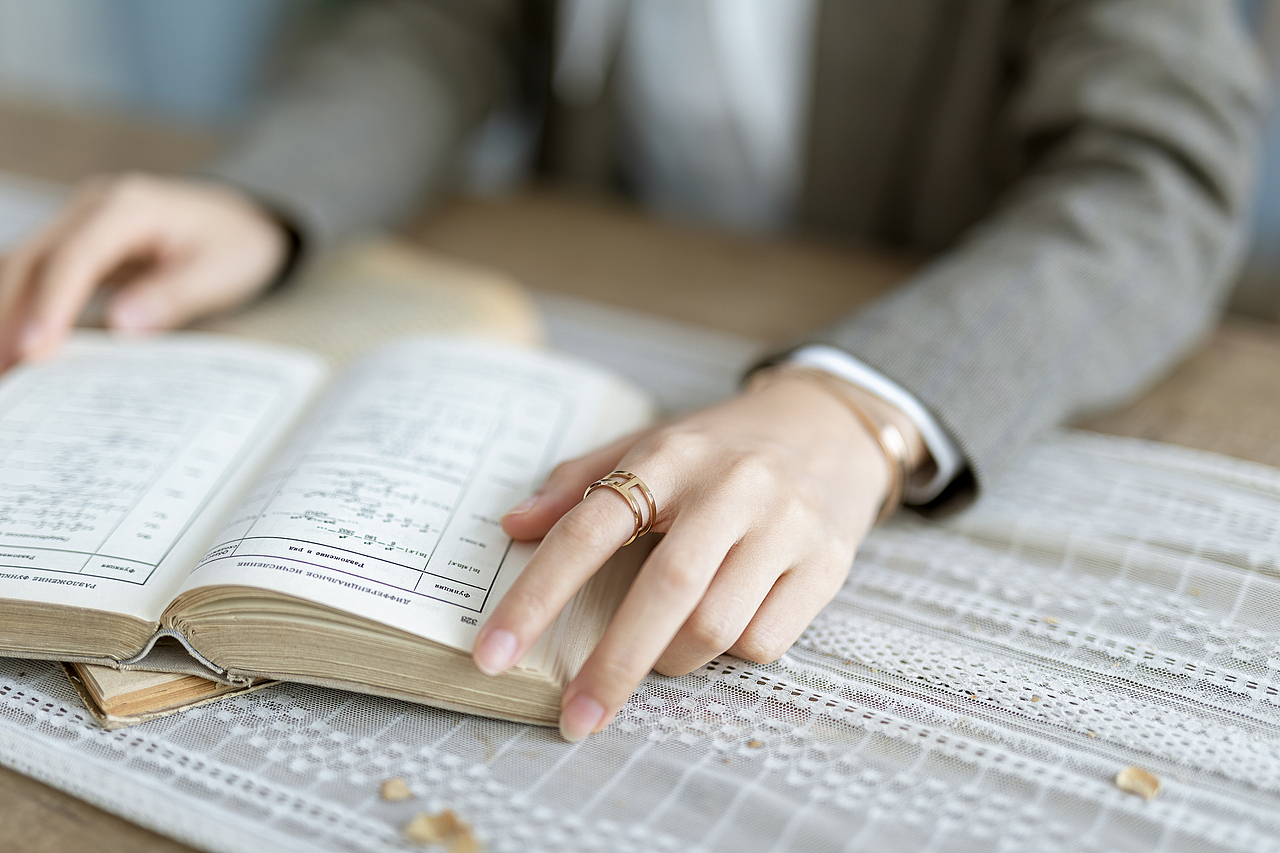 随手拍丨Daniel Wellington 丹尼尔惠灵顿 戒指 手镯（图ZMjMxOTQzODE2） - 产品摄影 - 站酷设计师白底图原创素材 - 站酷ZCOOL