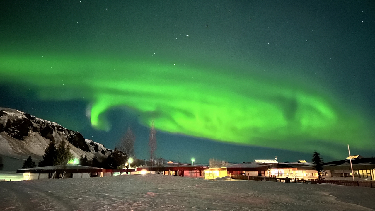 2022冰岛之夜：天空的璀璨舞者—极光（图ZMzUwNDc5OTI4） - 风光摄影 - 站酷设计师EdenZheng原创素材 - 站酷ZCOOL