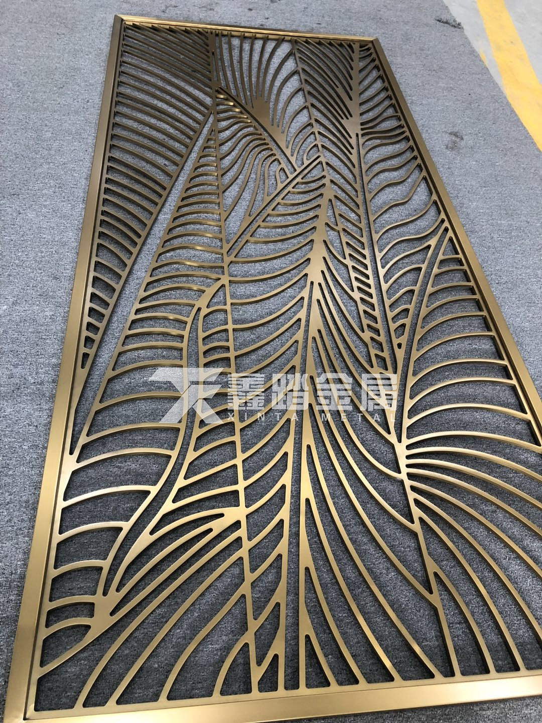 拉丝钛金铝板雕刻镂空屏风 酒店铝艺雕刻艺术造型隔断（图ZMjI0MTMyNjY0） - 其他工业/产品 - 站酷设计师xt188869原创素材 - 站酷ZCOOL