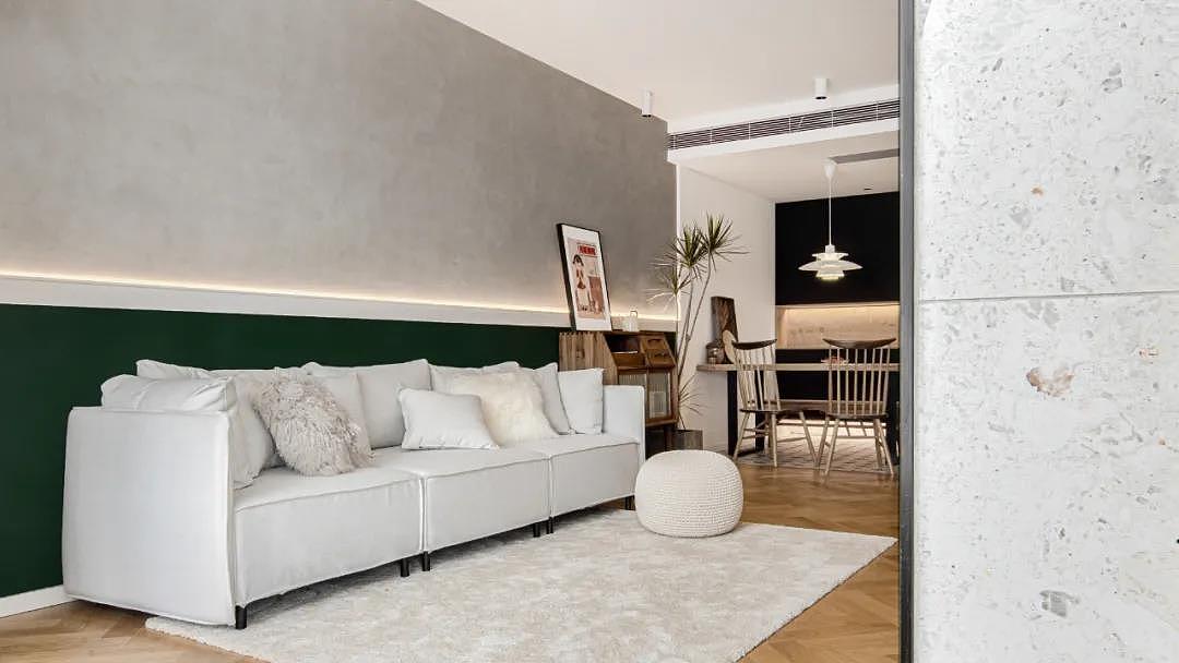 年轻夫妻的90㎡三居室,半开放式厨房、衣帽间、地台床