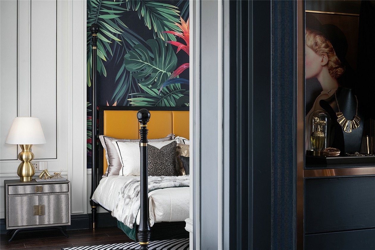 深蓝与高级黑搭配,自然与空间的美感融合一体。