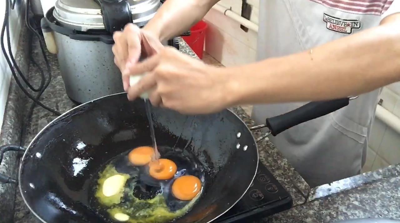 修复桌椅后整炸咸鸭蛋黄炒玉米粒