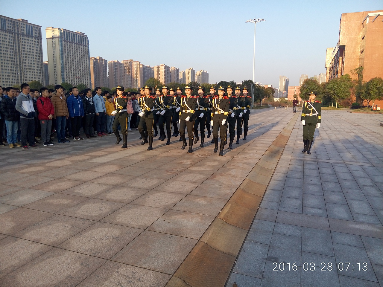 新人新作-{升旗}（图ZNjAyNDEwMjA=） - 人文/纪实摄影 - 站酷设计师梁小样原创素材 - 站酷ZCOOL