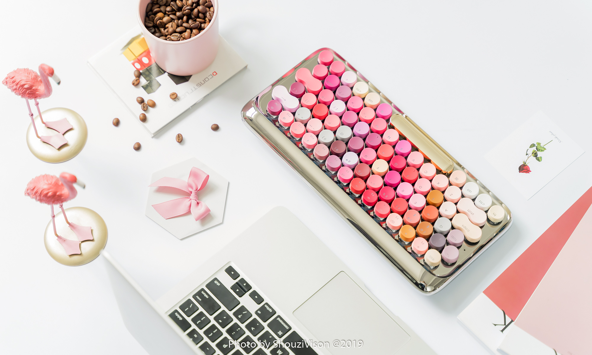 静物练习:洛斐绽放口红色号机械键盘图赏