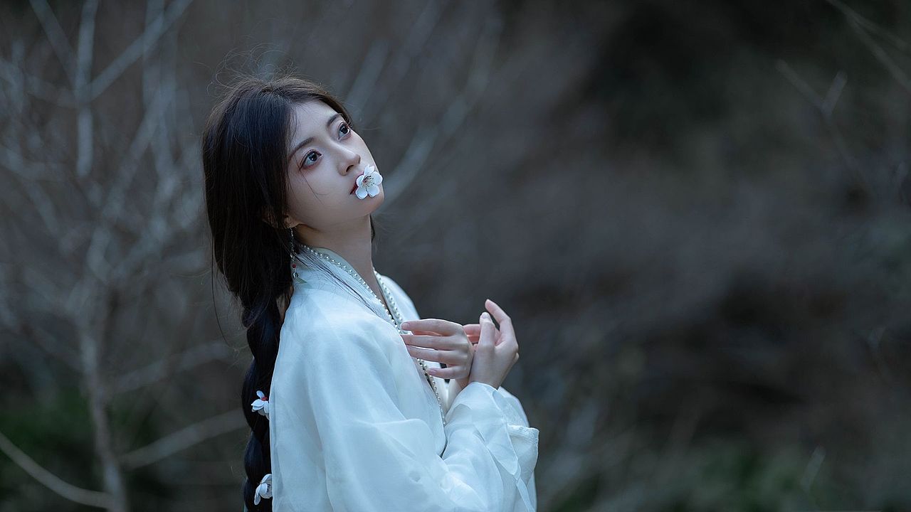 来日倚窗前，寒梅著花未