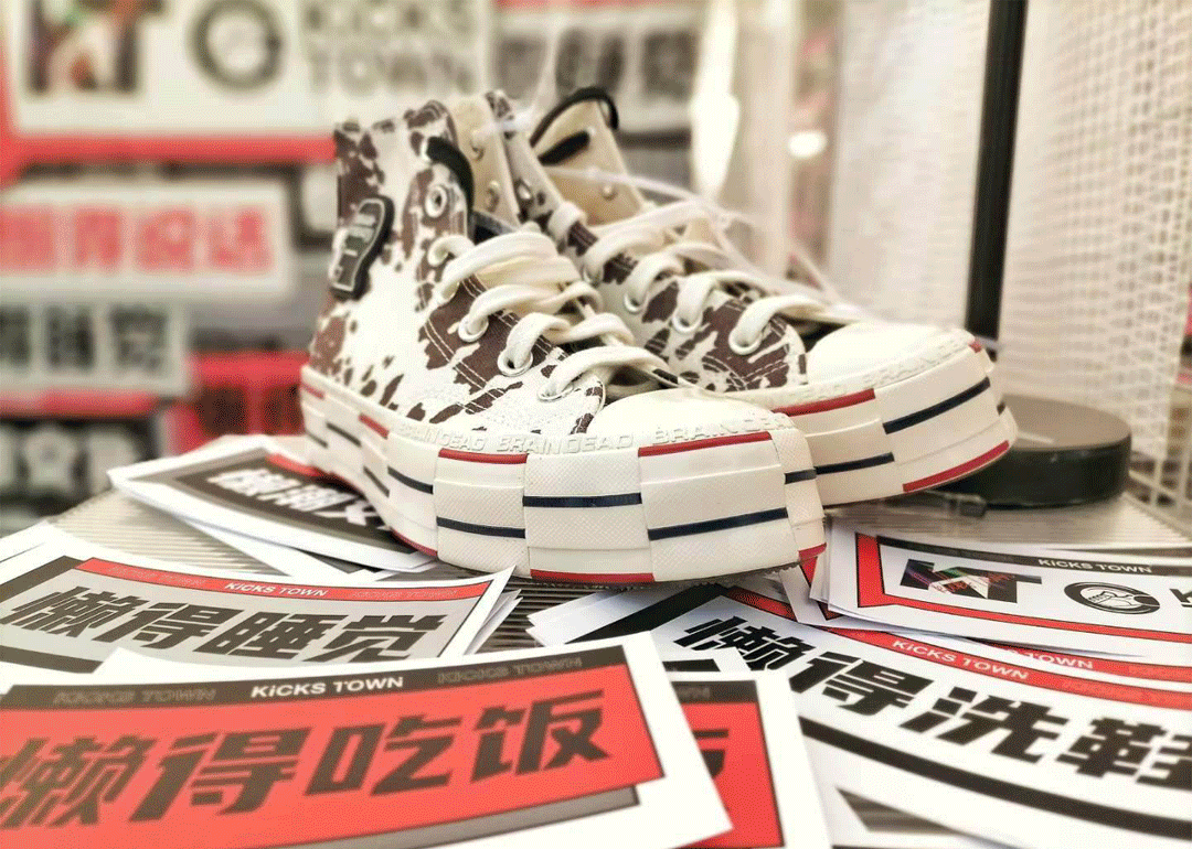 KICKS TOWN 上海 | 来KICKS TOWN解锁草莓音乐节新玩法（图ZMjc5MTAxMDYw） - 海报 - 站酷设计师Linnetok原创素材 - 站酷ZCOOL