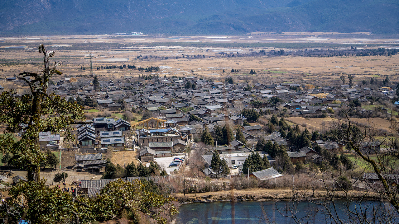 玉龙雪山下安静的玉湖村