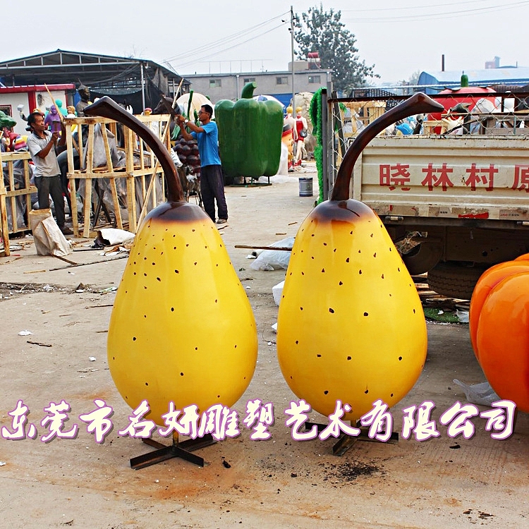 卡通玻璃钢雪梨鸭梨子雕塑公仔形象为蒲城酥梨代言大使