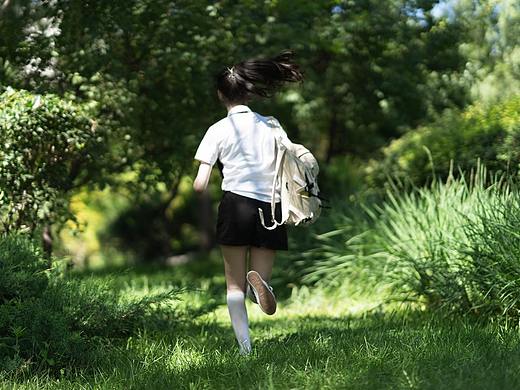 【日常】炎炎夏日下的翘课少女