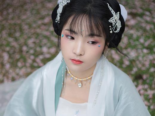 红入花腮青入萼