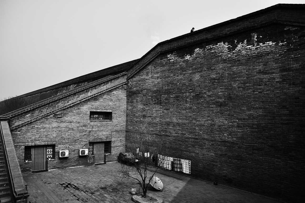 西安落后的原因所在。很多人建议拆了这座城。