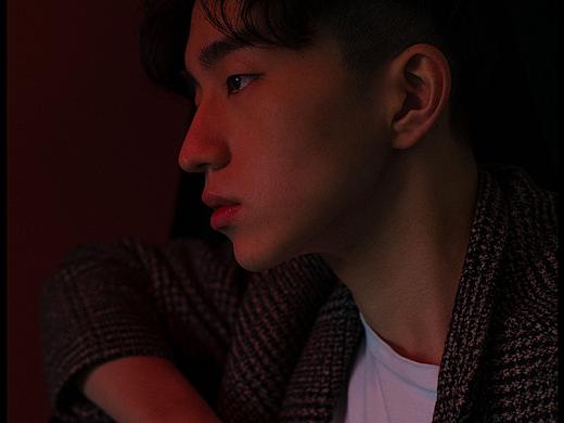 男孩的红