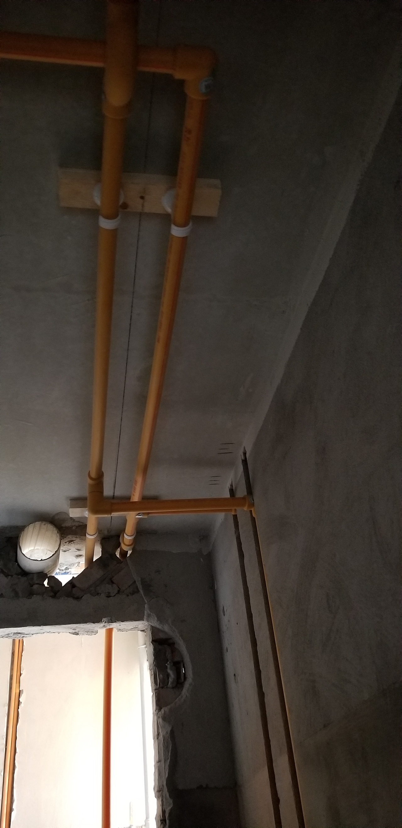 重庆美的家全案设计装修公司施工工艺 鲁能泰山7号水电工艺施工 
辅材详解:水管天力 <br>弱电:贝莱茵<br>乳胶漆:PPG大师漆<br>强电:普睿司曼
